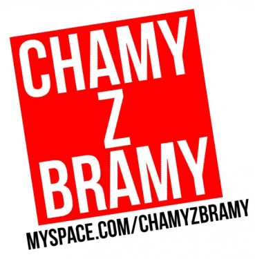 chamy_z_bramy