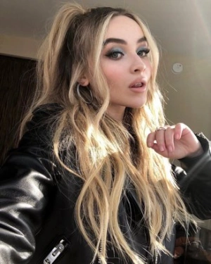 sabrina_carpenter